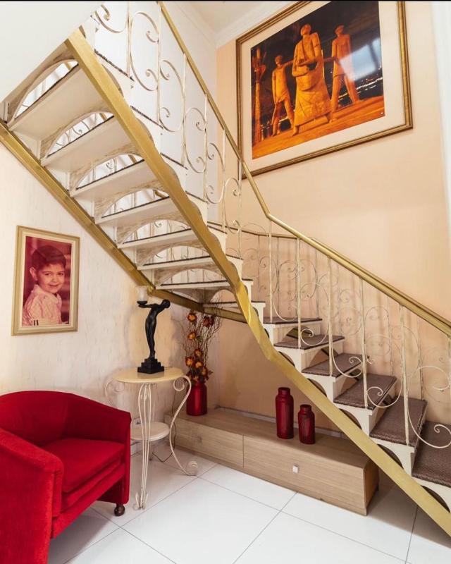 Majestic Hotel - image 19