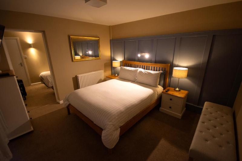 Family Suite with Private Shower - Ground Floor image 4
