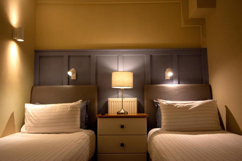 Family Suite with Private Shower - Ground Floor image 3