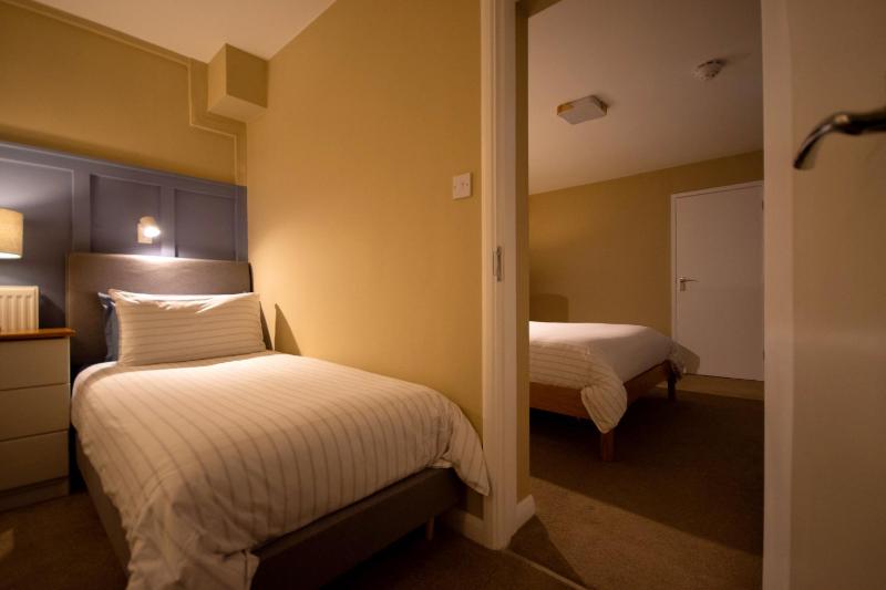 Family Suite with Private Shower - Ground Floor image 2