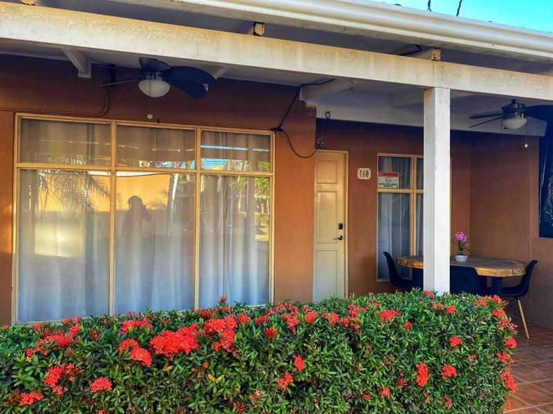 Beach Bliss - 1BR Villa with Pool 2 blocks from ocean - image 9