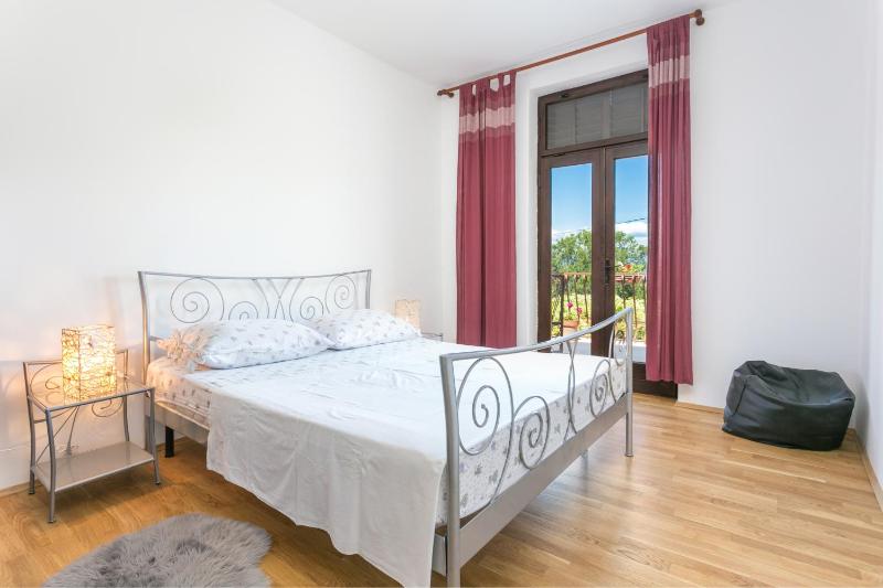 Apartments by the sea Mirca Brac - 732 - image 11