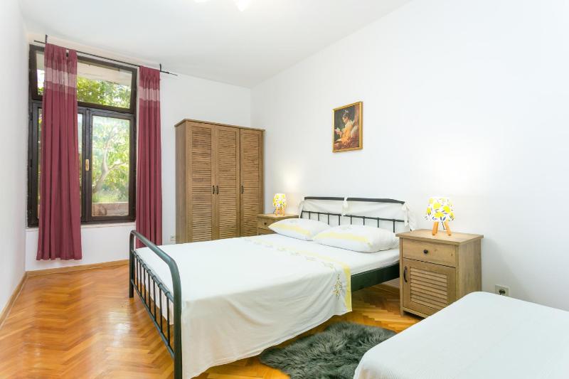 Apartments by the sea Mirca Brac - 732 - image 25