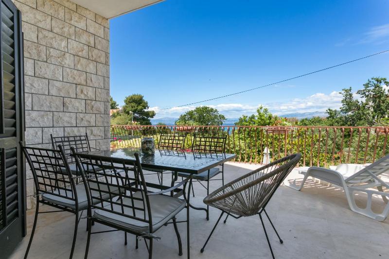 Apartments by the sea Mirca Brac - 732 - image 10