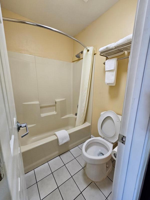 Two Double Beds Non Smoking image 1