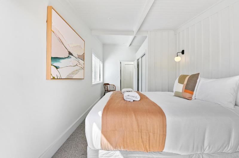 Lake Terrace Lodge - Luxury Taupo Accommodation - image 38
