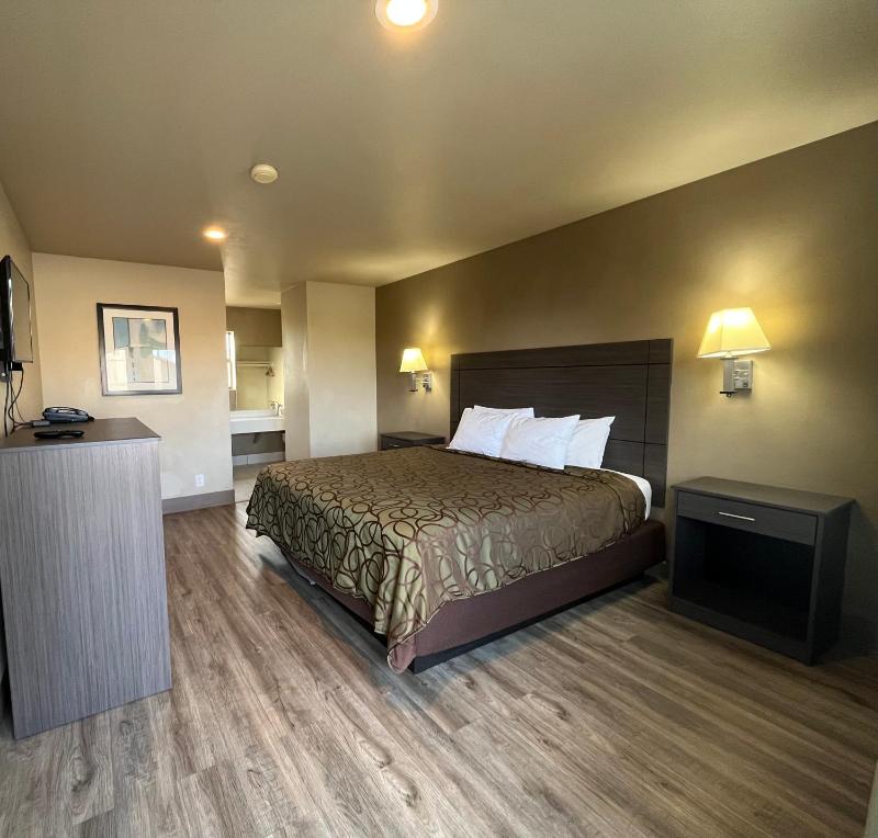 King Room - Non-Smoking image 3