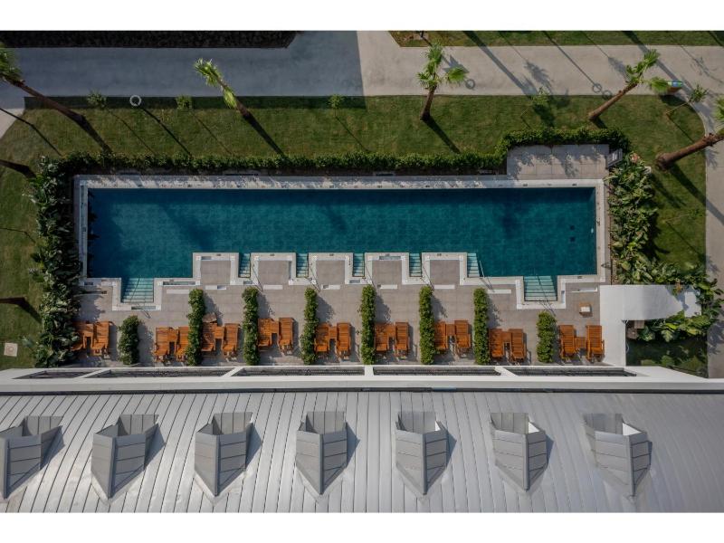 Deluxe Double or Twin Room with Pool Access image 3