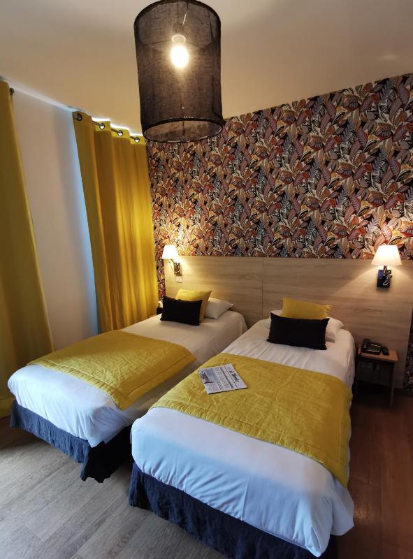 Double Room image 1