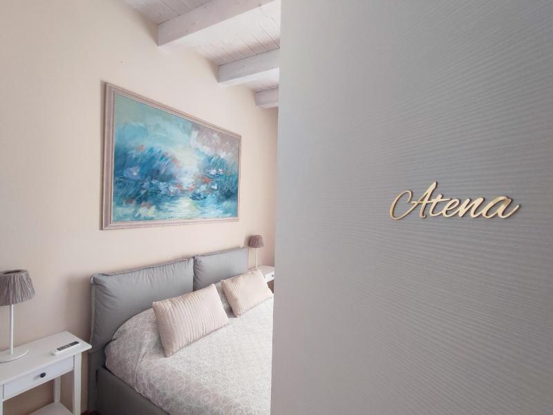 Deluxe Double Room with Balcony image 4