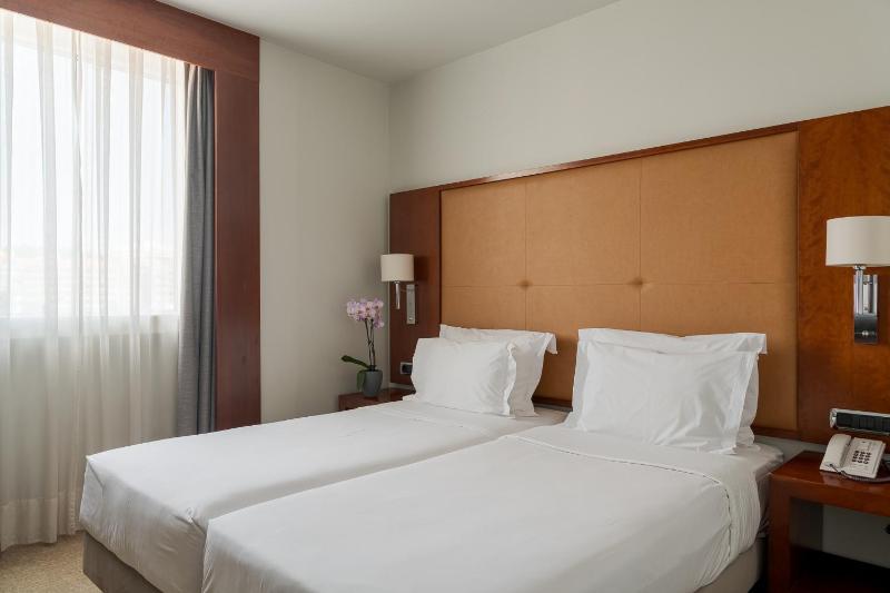Double or Twin Room image 3
