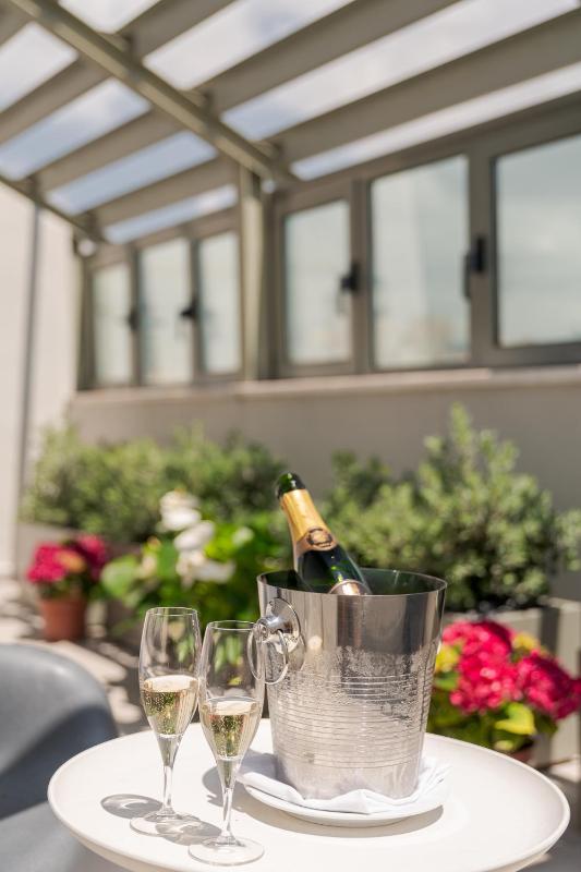 Deluxe Double or Twin Room with Private Terrace image 4