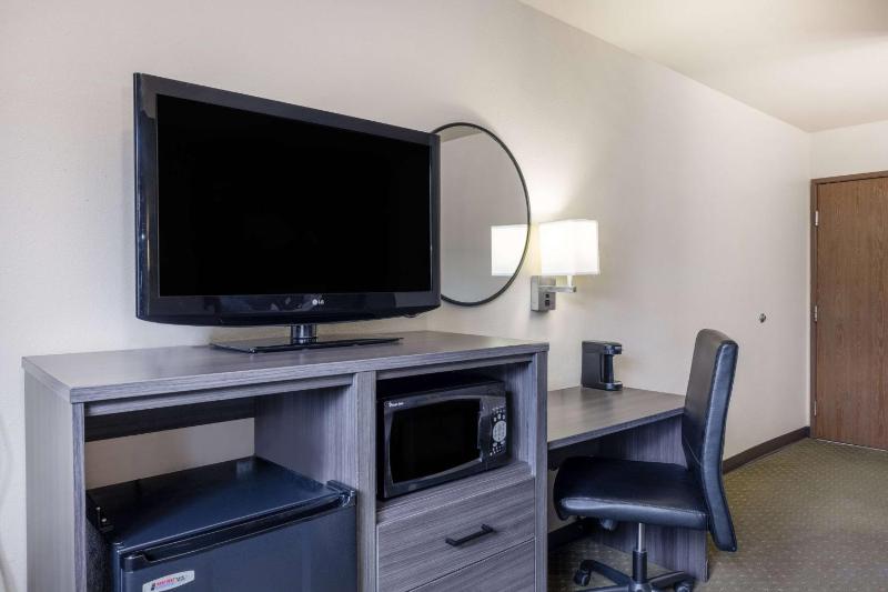 Queen Studio Suite - Non-Smoking image 4