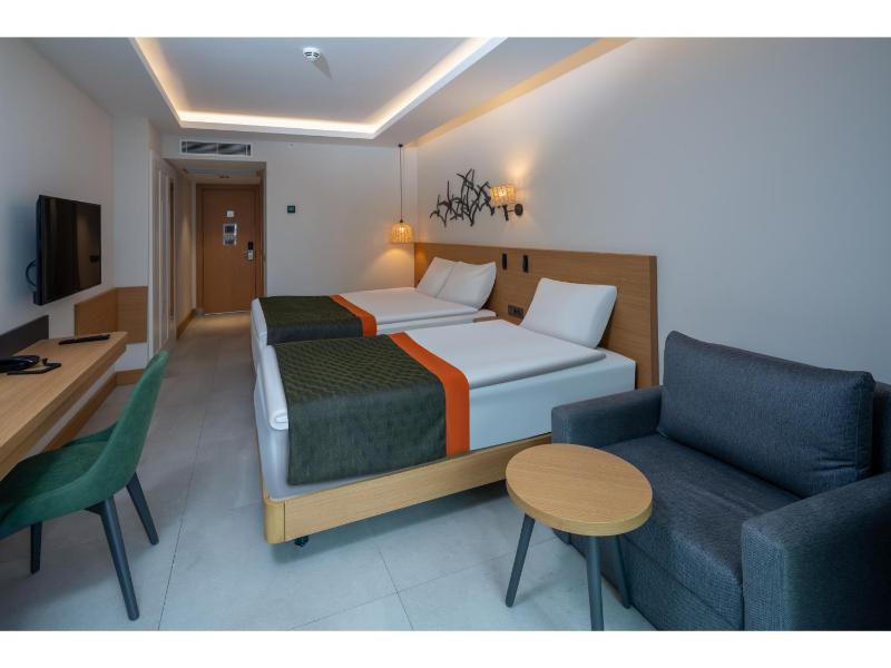 Deluxe Room image 3