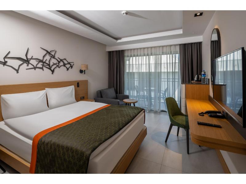 Deluxe Family Suite image 1