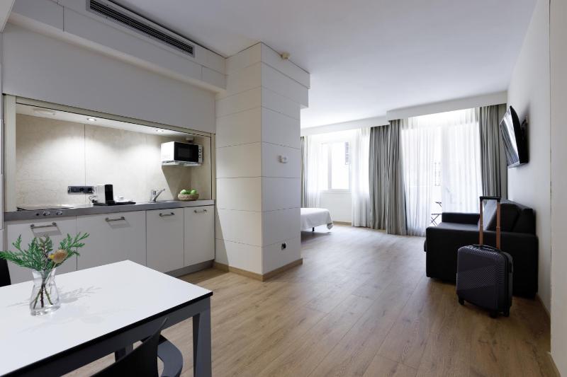 Triple Apartment image 3