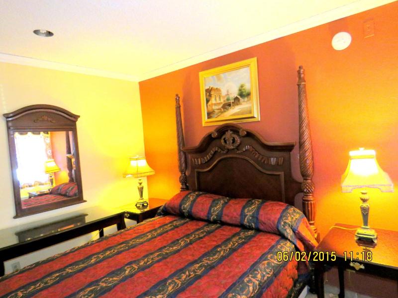 Deluxe Queen Room image 2