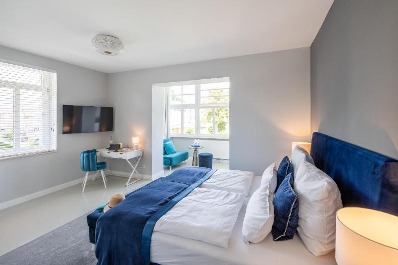 Junior Suite sea side image 4