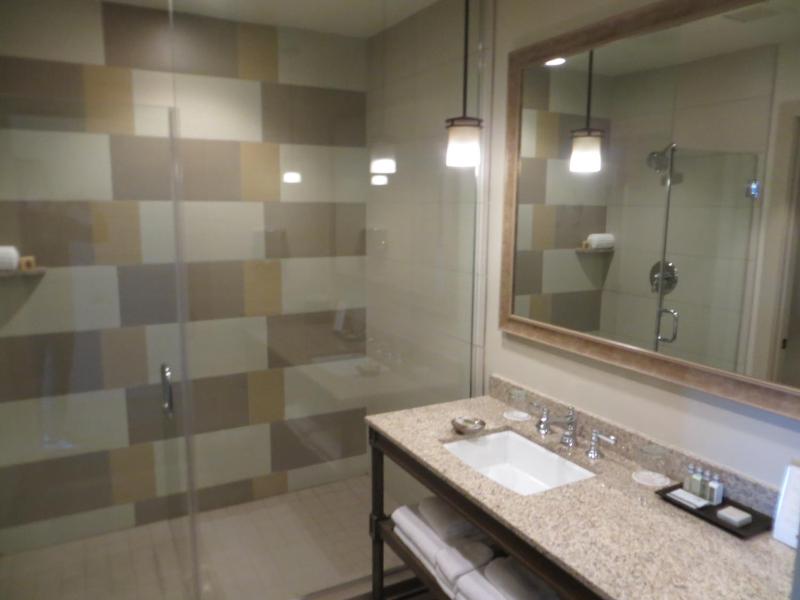 Queen Suite with Two Queen Beds image 3