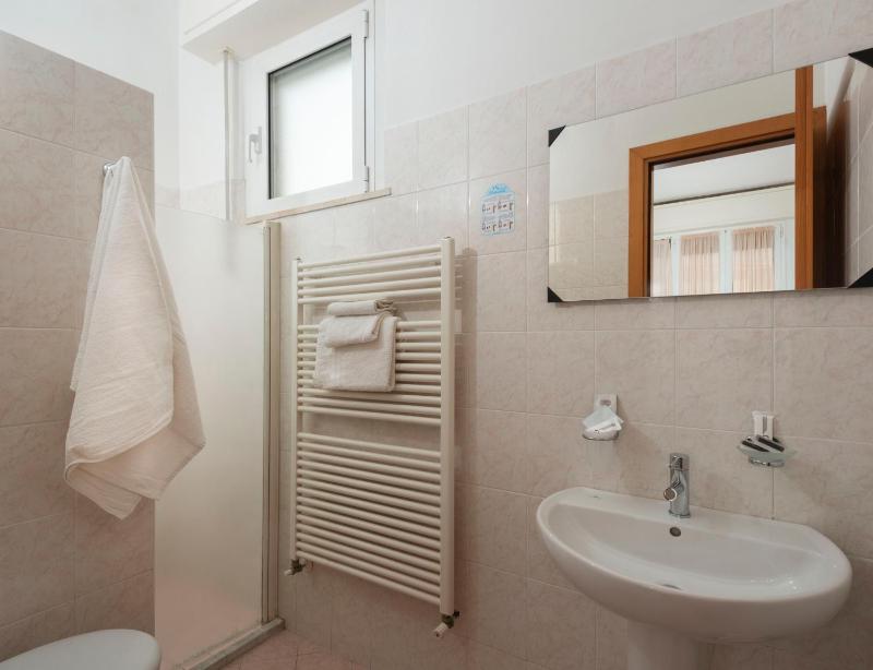 Triple Room with Balcony image 1
