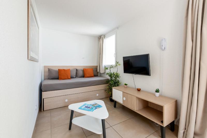 Standard One-Bedroom Apartment image 3