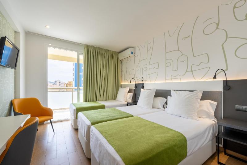 Premium Double or Twin Room (2 +1) image 3