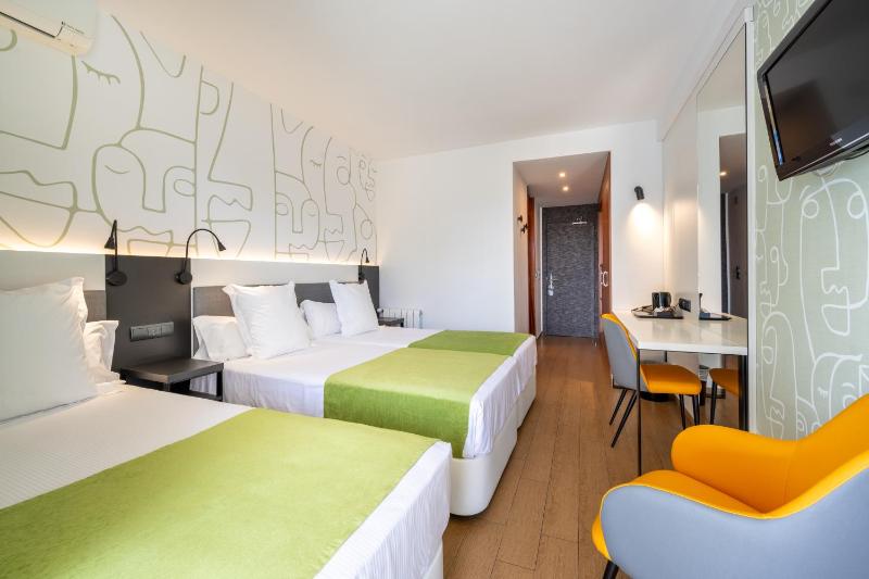 Premium Double or Twin Room (2 +1) image 1