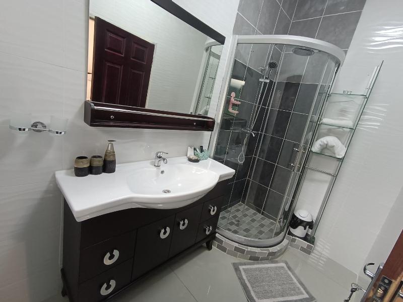 Manasseh Guesthouse - image 8