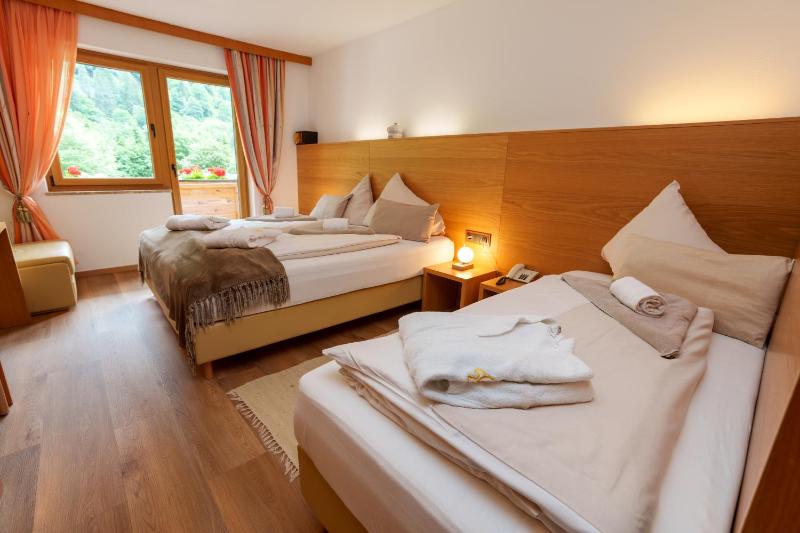 Triple Room with Balcony or Terrace image 1