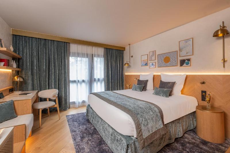 Classic Double Room image 3