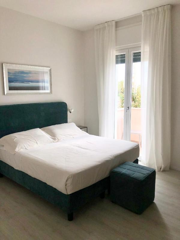 Superior Double or Twin Room with Sea View image 4