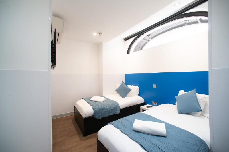 Twin Room without Window image 1