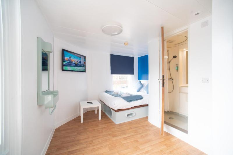 Standard Double Room with Window image 4