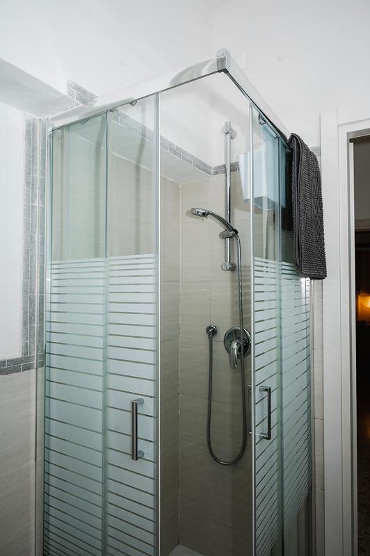 Quadruple Room with Private Bathroom image 3