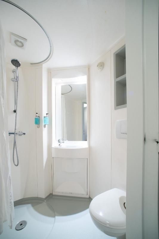Standard Double Room - No Window image 4