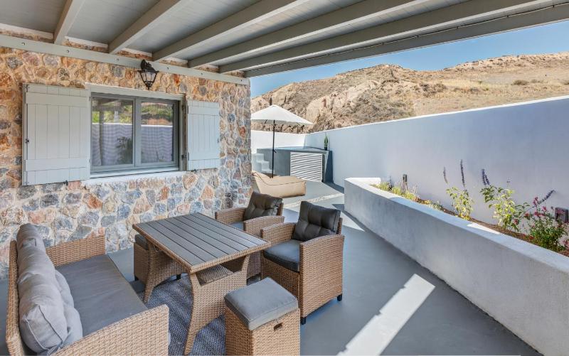 Deluxe Suite with Outdoor Plunge Pool image 3