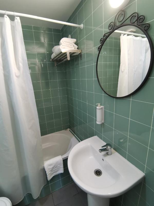 Standard Double Room image 4