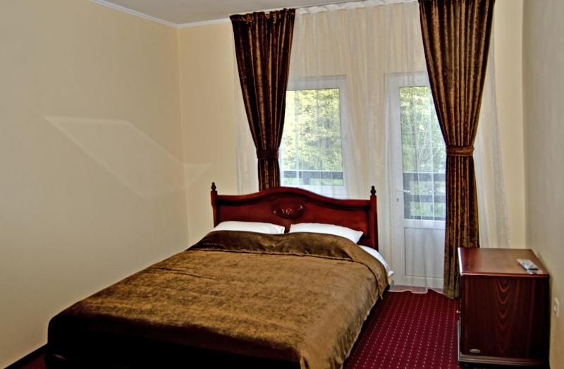Deluxe Double Room with Balcony image 4