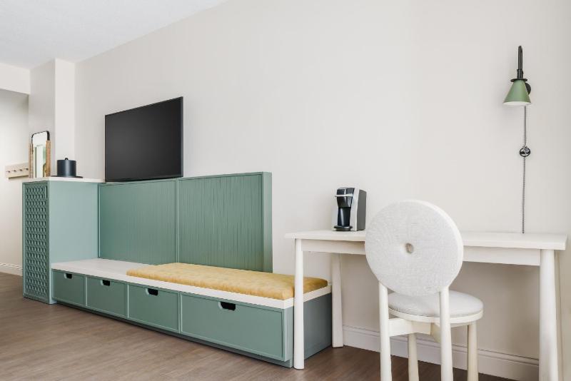 Standard Room image 4