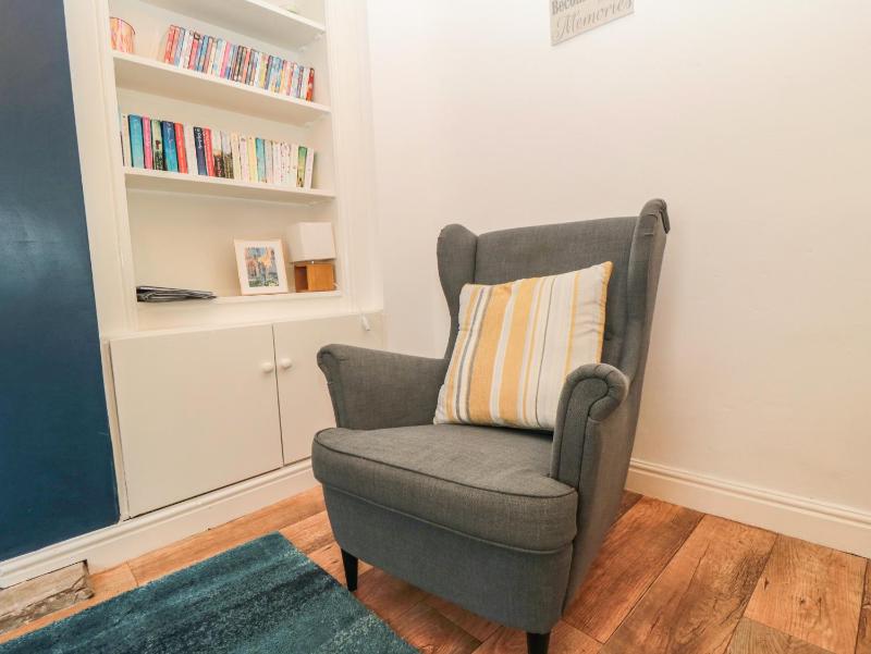 22 St Marys Walk - image 5