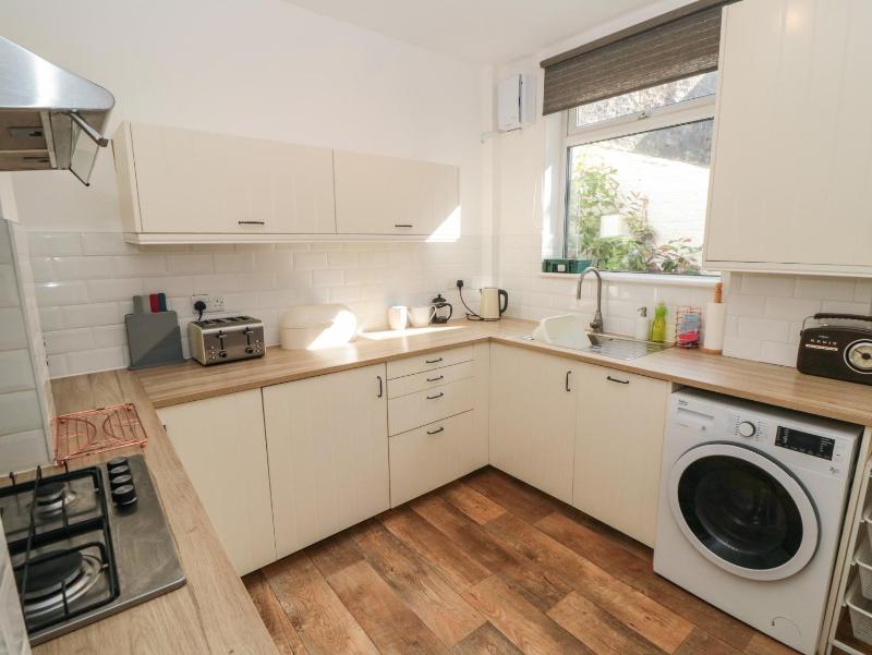 22 St Marys Walk - image 2