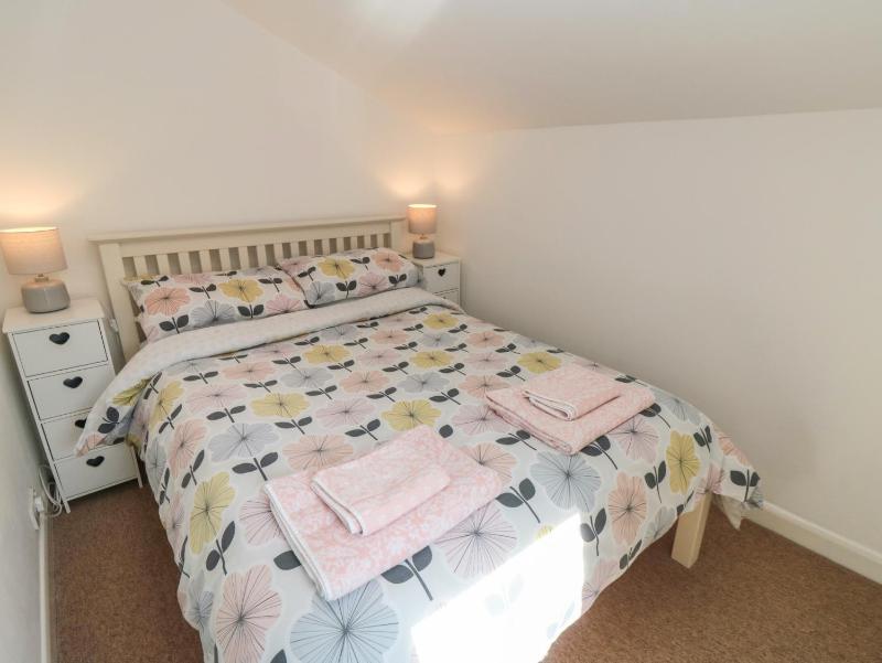 22 St Marys Walk - image 10