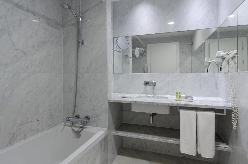 Superior Double Room image 3