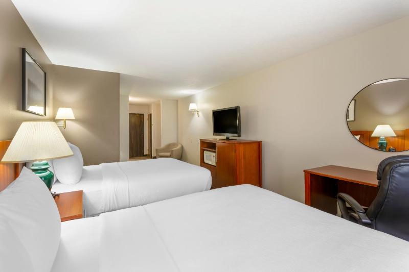 Queen Suite with Two Queen Beds - Non-Smoking image 2