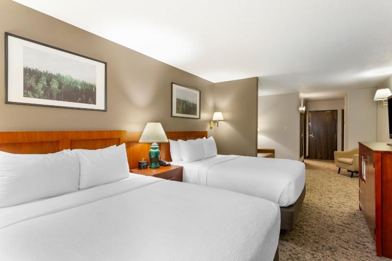 Queen Suite with Two Queen Beds - Non-Smoking image 4