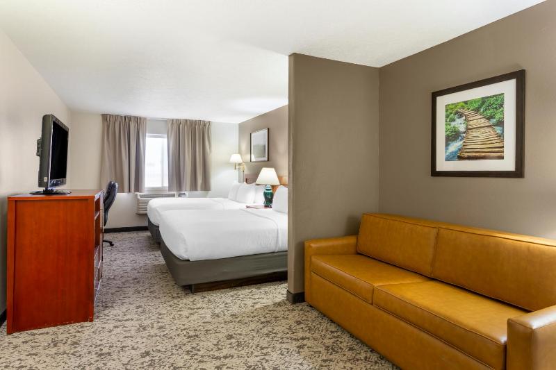 Queen Suite with Two Queen Beds - Non-Smoking image 3
