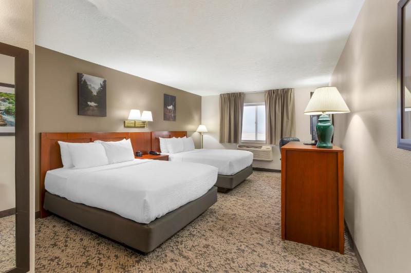 Standard Queen Room with Two Queen Beds image 3