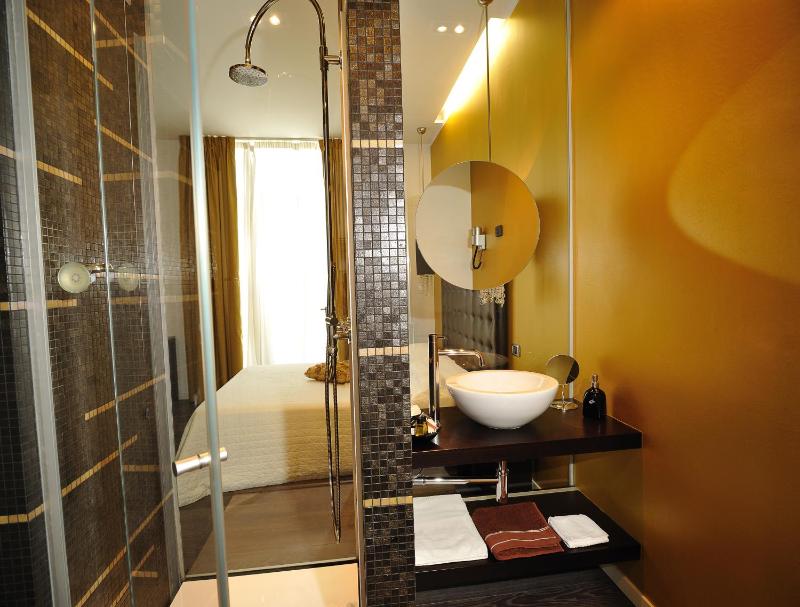 Deluxe Single Room image 1