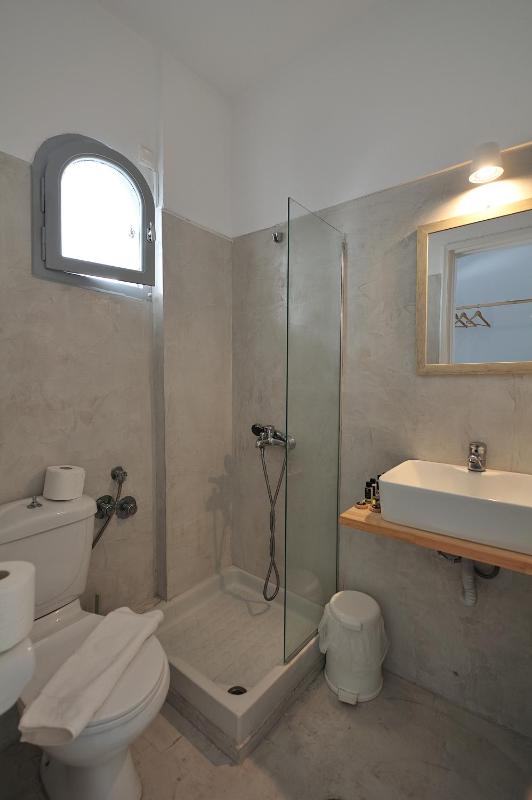 Double Budget Room (Semi-basement) image 2