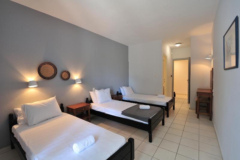 Triple Room with Private Balcony image 3